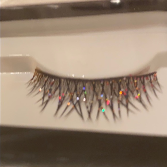 Spiderweb lashes with color sparkle - Picture 2 of 3